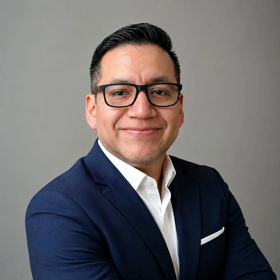 Dr. Hiram Medel Martínez, anestesiólogo y especialista en medicina del dolor